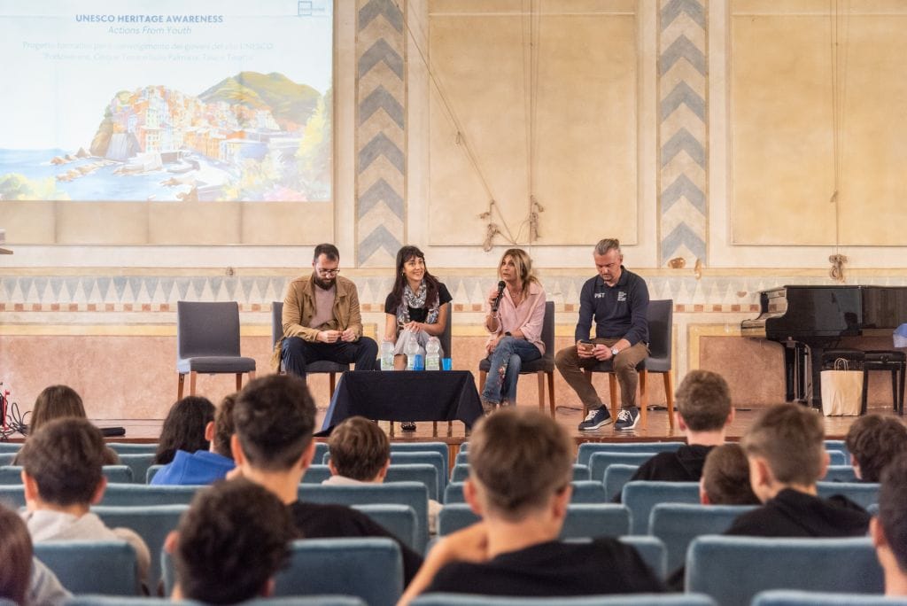 Ingresso Sala Dante a La Spezia durante l’evento UNESCO dedicato a Portovenere e Cinque Terre